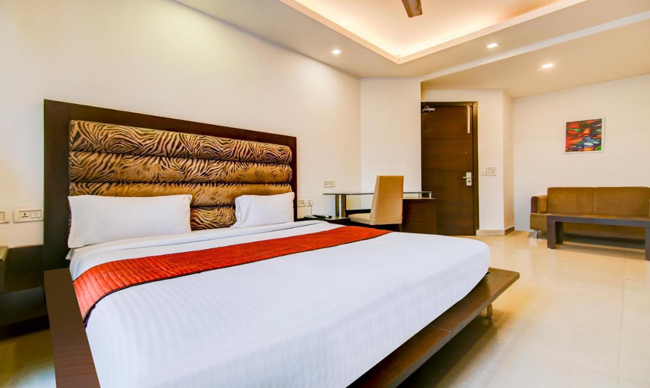 Fabexpress Le Grand Hotel New Delhi Exterior photo
